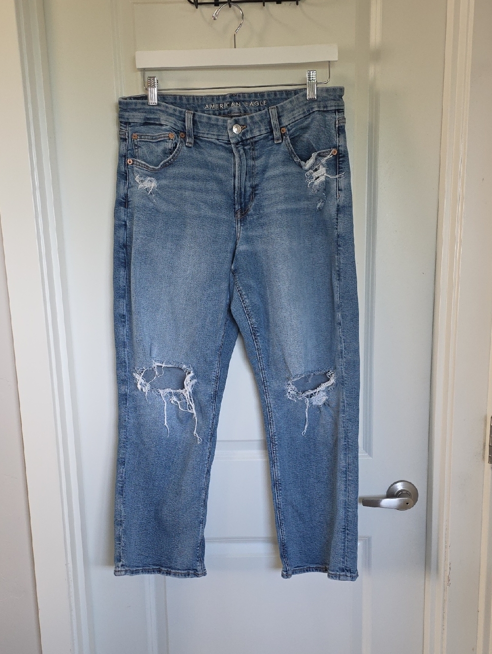 American Eagle Outfitters Light Blue Distressed Ankle Jeans